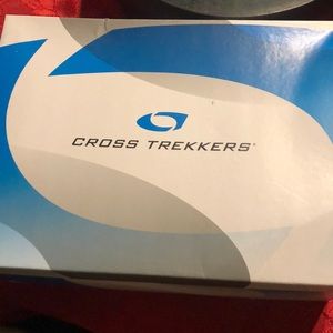 Cross trekkers size 10.5 wide With double strap